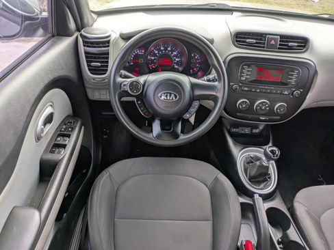 Used 2015 Kia Soul FWD image 14