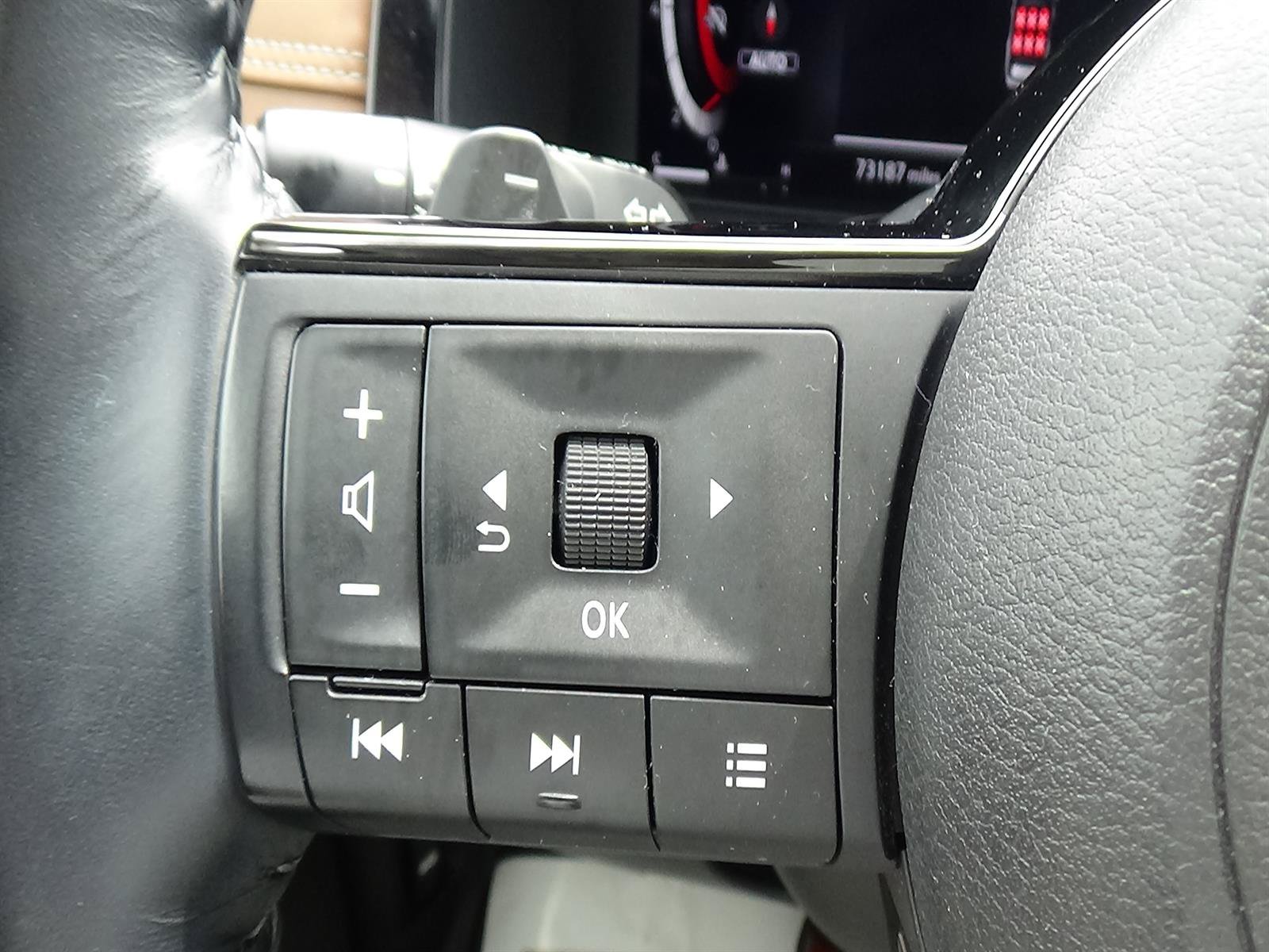 Used 2023 Nissan Pathfinder Platinum w/ Cargo Package AWD/4WD image 23