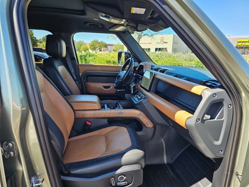 Used 2023 Land Rover Defender 130 X-Dynamic SE AWD/4WD image 44