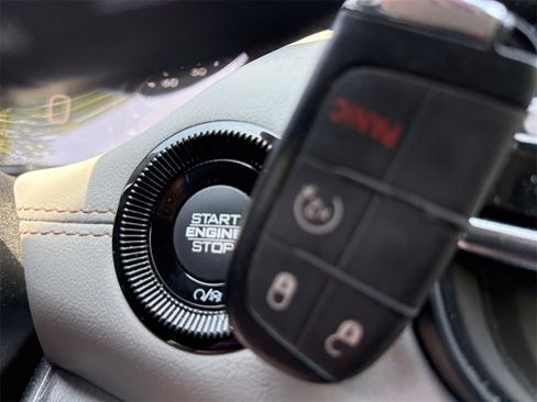 Certified 2022 Jeep Compass Limited image 31