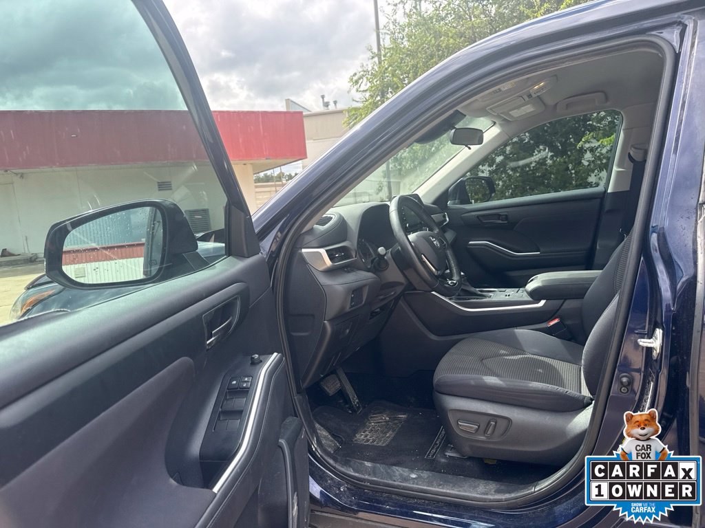Used 2021 Toyota Highlander LE FWD image 9