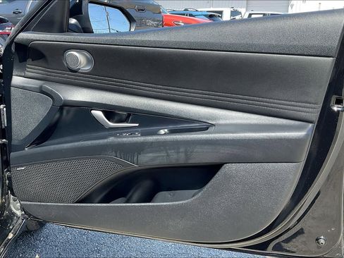 Used 2021 Hyundai Elantra Limited FWD image 23