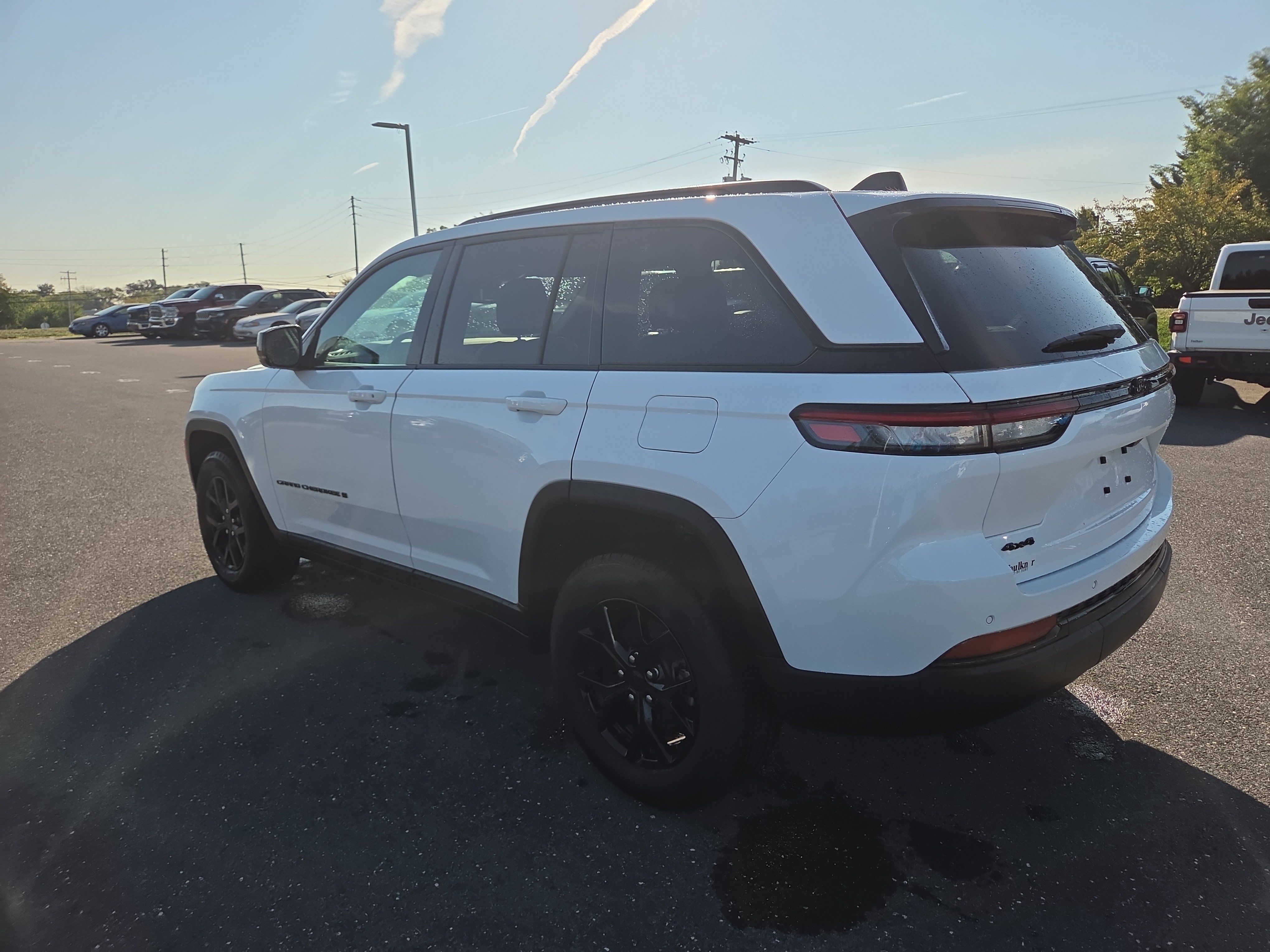 Used 2024 Jeep Grand Cherokee Altitude AWD/4WD image 11