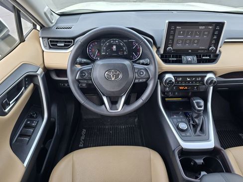 Used 2020 Toyota RAV4 Limited image 13