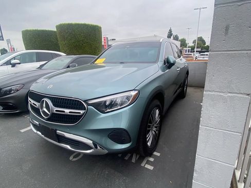 Used 2025 Mercedes-Benz GLC 300 4MATIC image 1