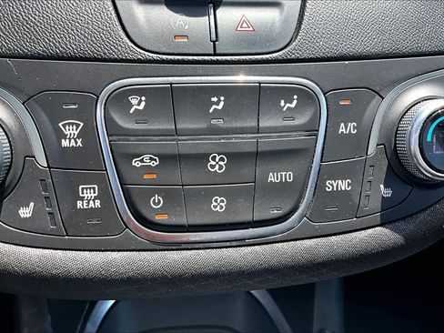 Used 2021 Chevrolet Malibu LT FWD image 31