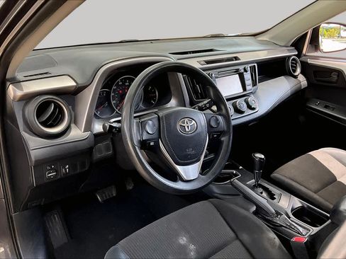 Used 2016 Toyota RAV4 LE FWD image 18