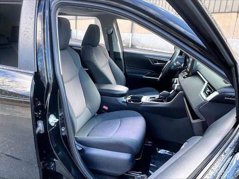 Used 2019 Toyota RAV4 XLE image 7