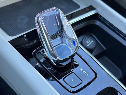 New 2026 Volvo XC60 B5 Ultra w/ Protection Package Premier image 19