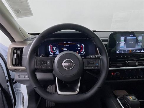 New 2025 Nissan Pathfinder Platinum image 8