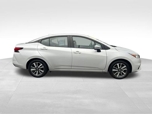 Used 2021 Nissan Versa SV image 9
