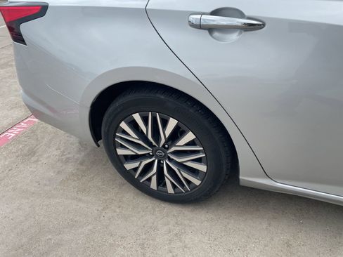 Used 2024 Nissan Altima 2.5 SV FWD image 7