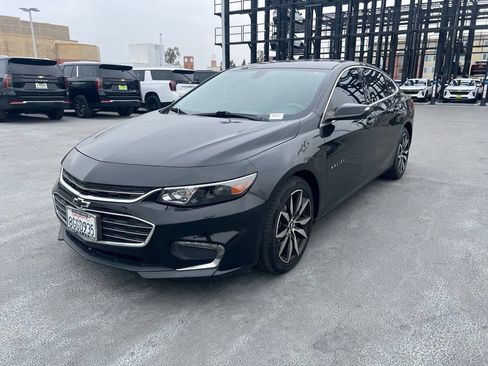 Used 2018 Chevrolet Malibu LT w/ Sport Package FWD image 2