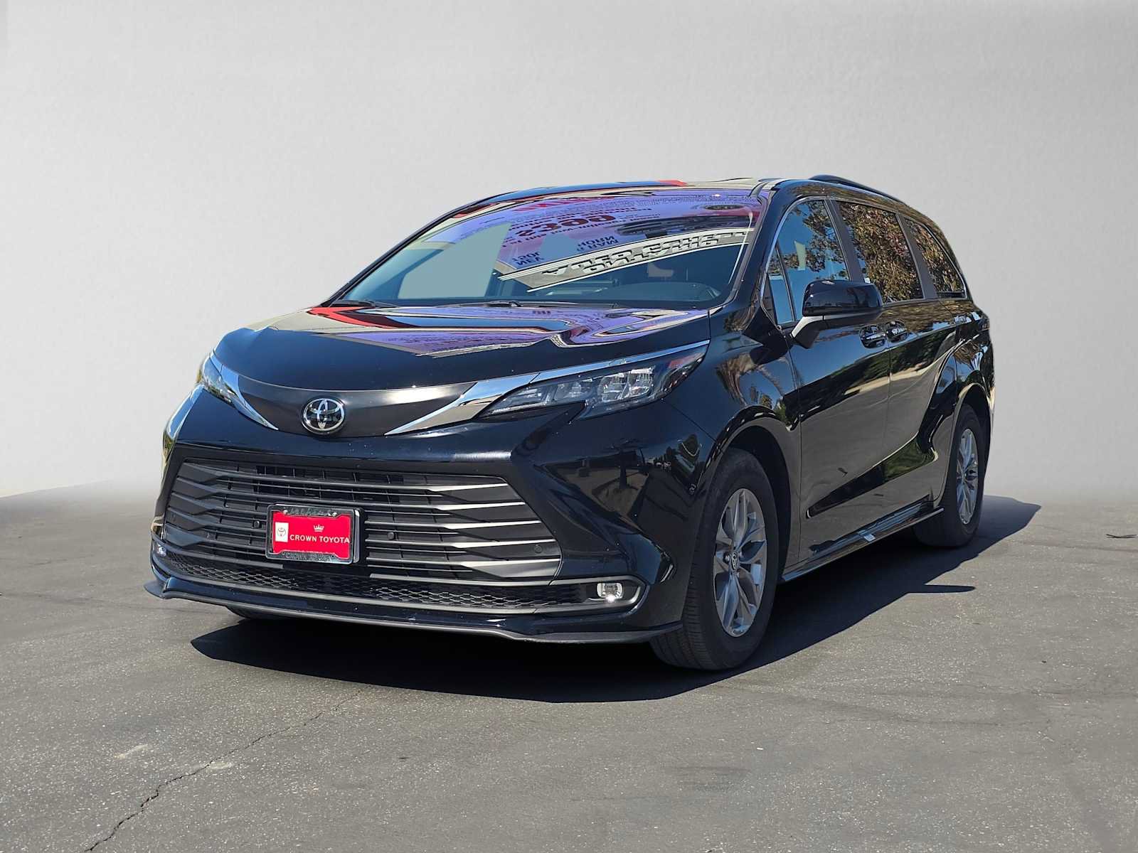 Used 2026 Toyota Sienna XLE FWD image 7