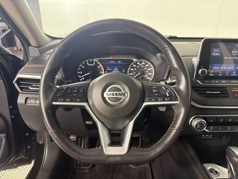 Used 2022 Nissan Altima 2.0 SR FWD image 16
