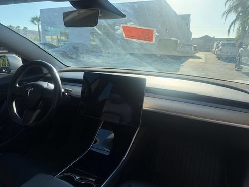 Used 2018 Tesla Model 3 Long Range RWD image 17