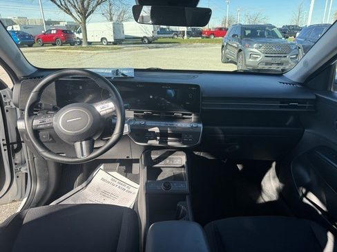 Used 2025 Hyundai Kona SEL image 30