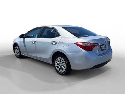 Used 2018 Toyota Corolla LE FWD image 3