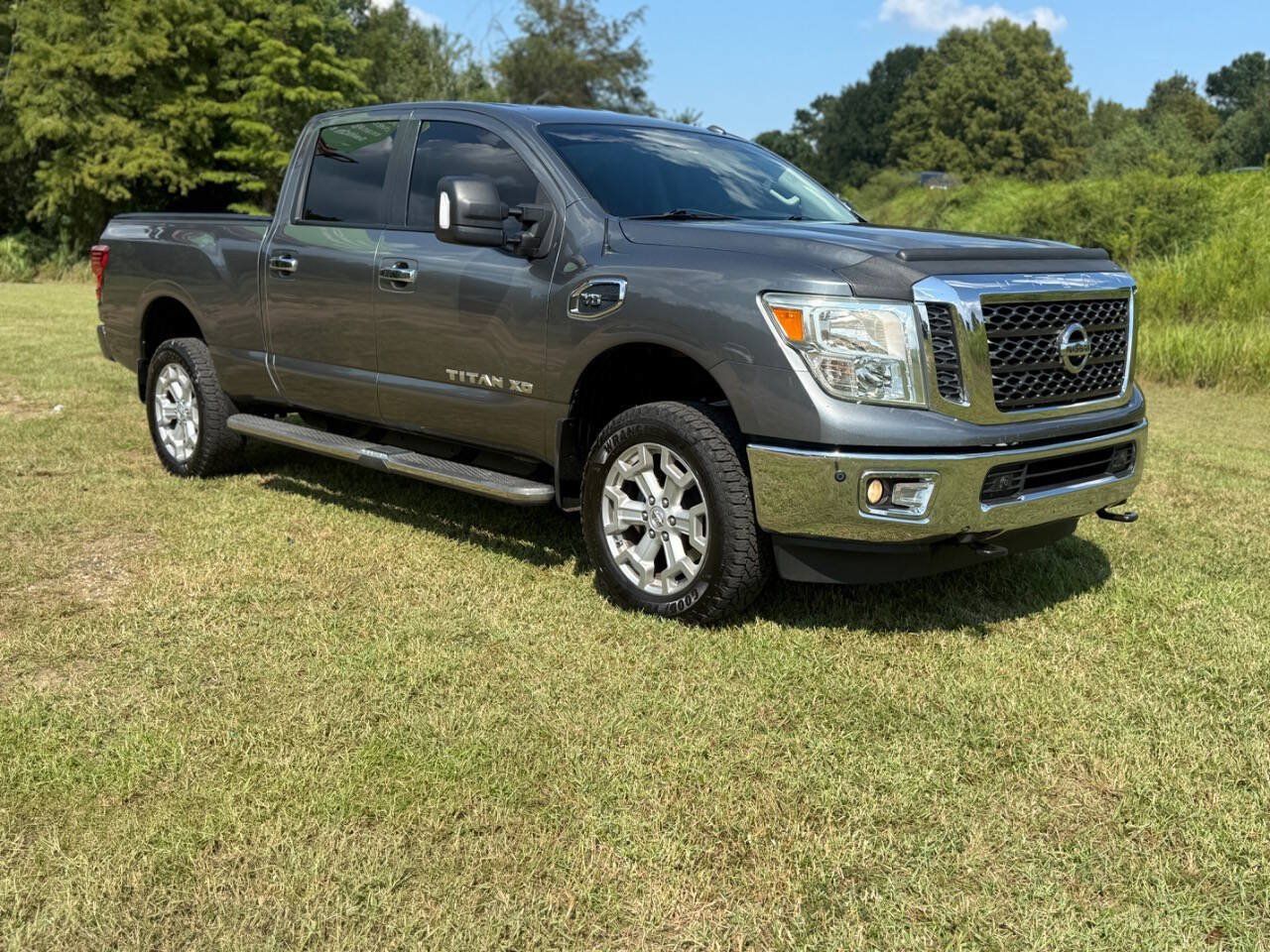 Used 2017 Nissan Titan SV AWD/4WD image 7