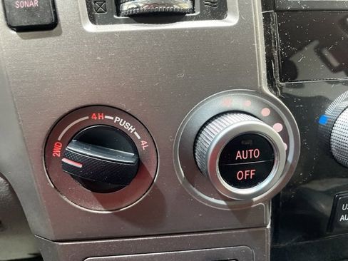 Used 2014 Toyota Sequoia Platinum image 22