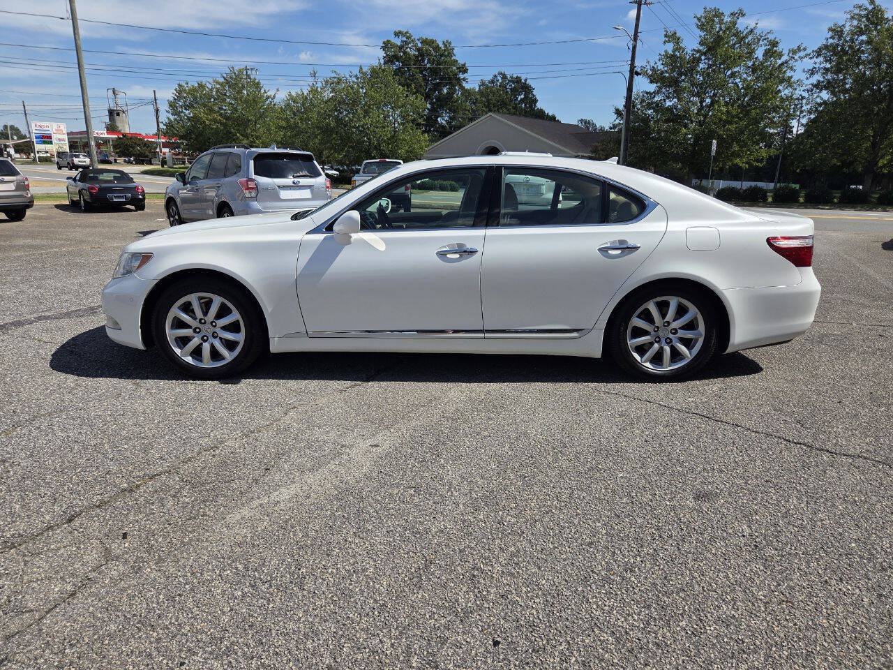 Used 2007 Lexus LS 460 w/ Comfort Pkg RWD image 1