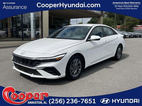 Used 2024 Hyundai Elantra SEL image 1