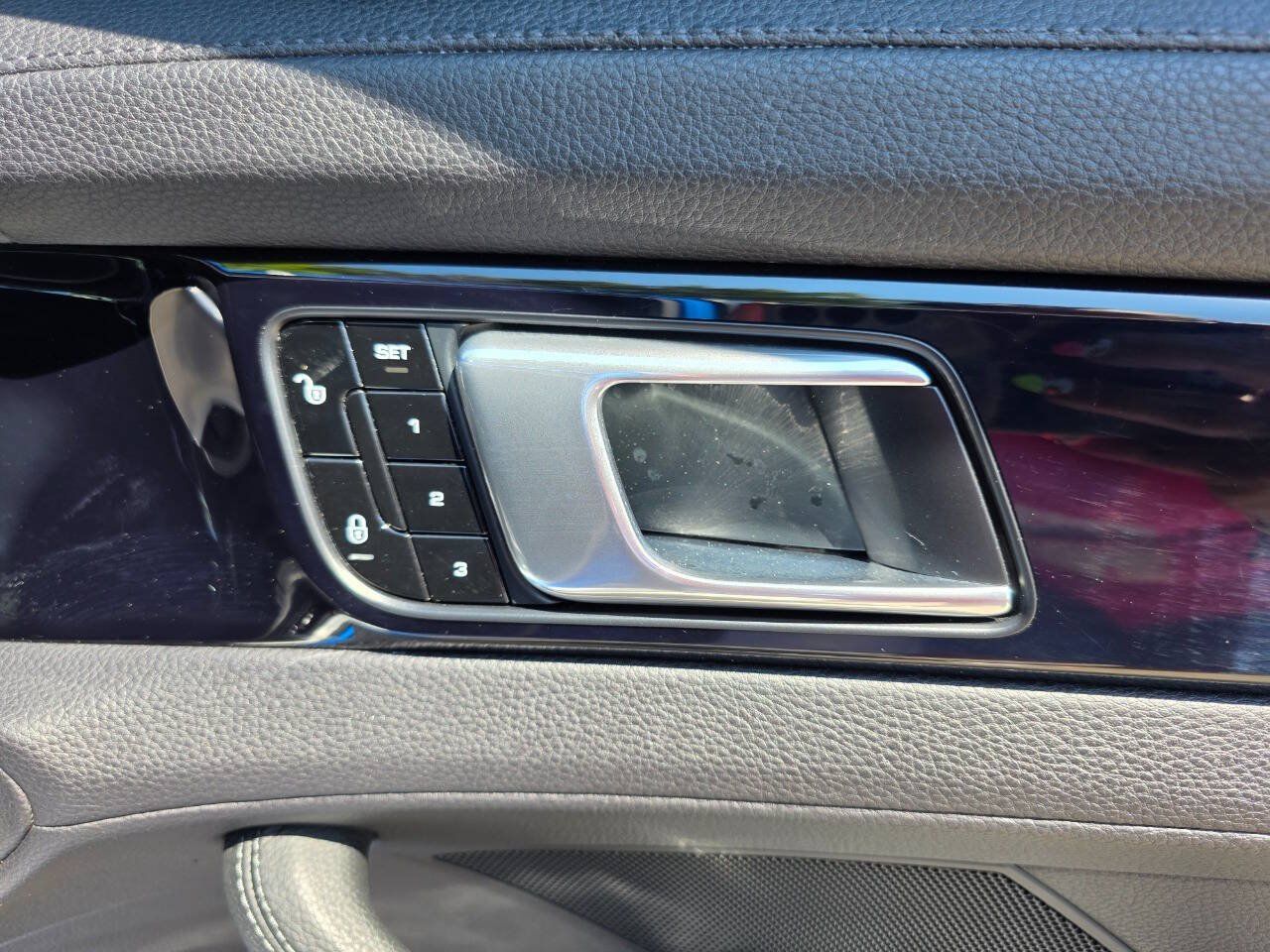 Used 2018 Porsche Panamera 4 AWD/4WD image 46