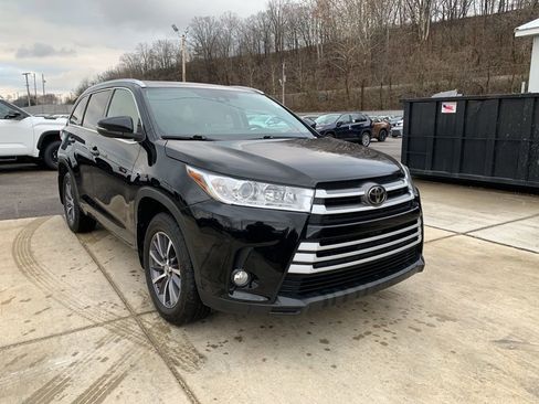 Used 2018 Toyota Highlander XLE image 2