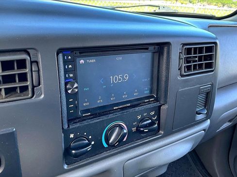 Used 2004 Ford F250 XL image 23