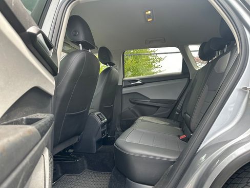 Certified 2022 Volkswagen Taos SE AWD/4WD image 13