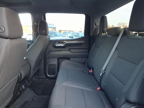 Used 2022 Chevrolet Silverado 1500 LT AWD/4WD image 19