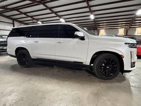 Used 2022 Cadillac Escalade ESV Sport w/ LPO, ONYX Package image 5