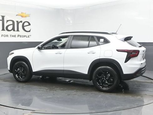 New 2026 Chevrolet Trax LT w/ Sunroof Package FWD image 30