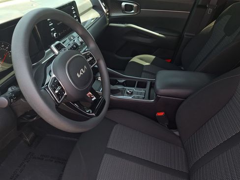 Used 2023 Kia Sorento LX AWD/4WD image 10