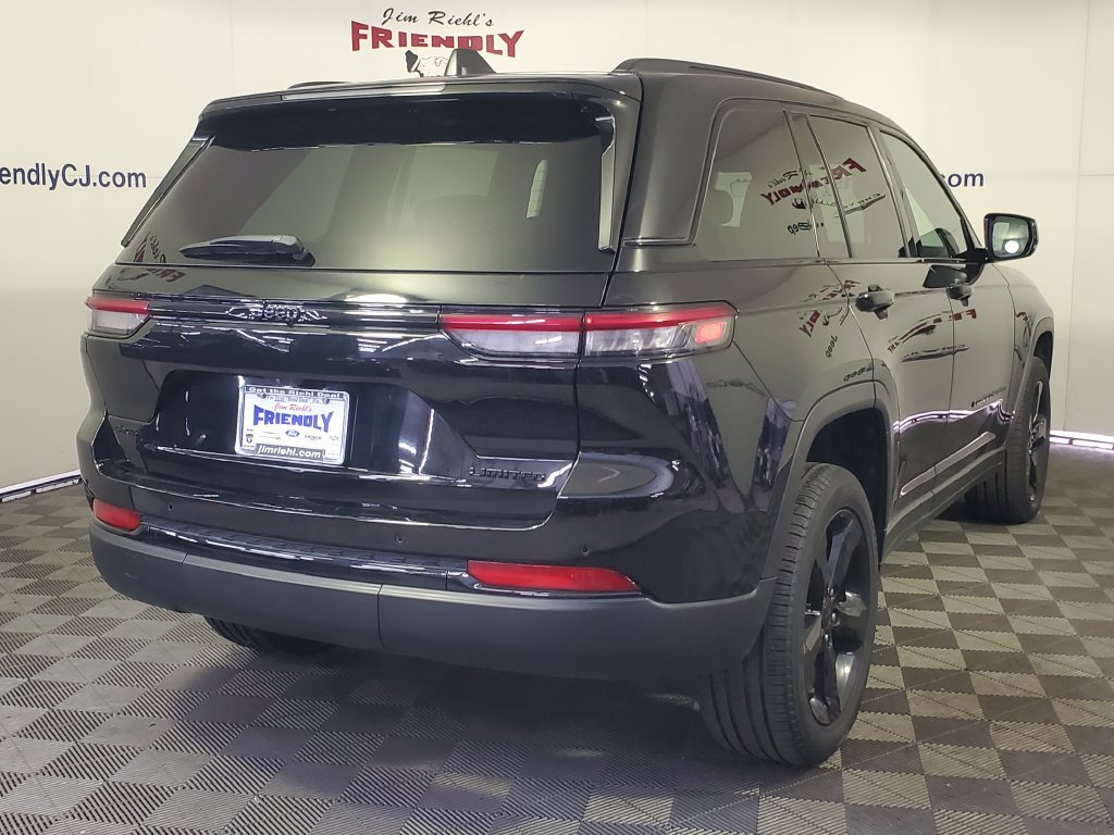 Used 2025 Jeep Grand Cherokee Limited w/ Black Appearance Package AWD/4WD image 3