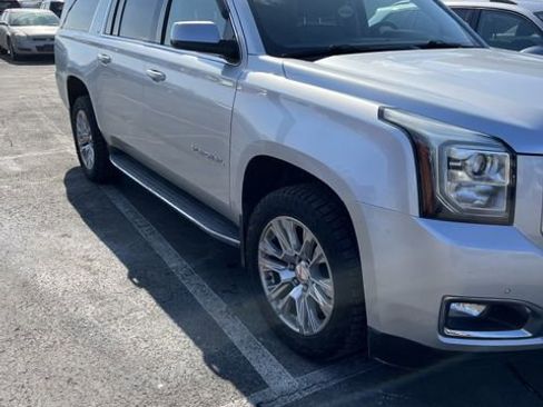 Used 2020 GMC Yukon XL SLT w/ HD Trailering Package image 4
