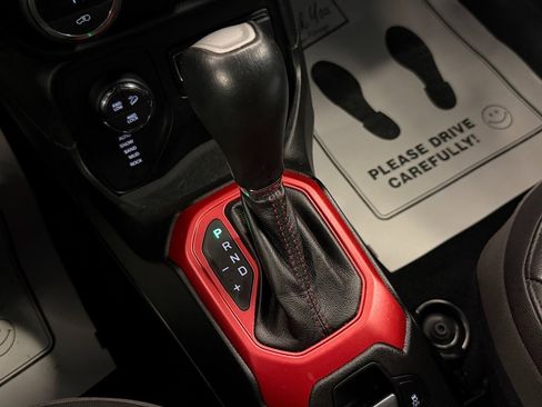 Used 2017 Jeep Renegade Trailhawk w/ Premium Trailhawk Package image 15