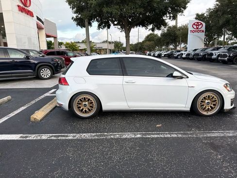 Used 2015 Volkswagen GTI SE FWD image 2