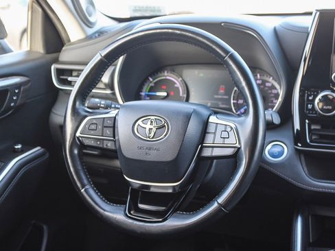 Used 2021 Toyota Highlander Limited image 16