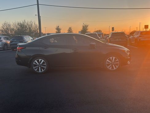 Used 2020 Nissan Versa SR image 5