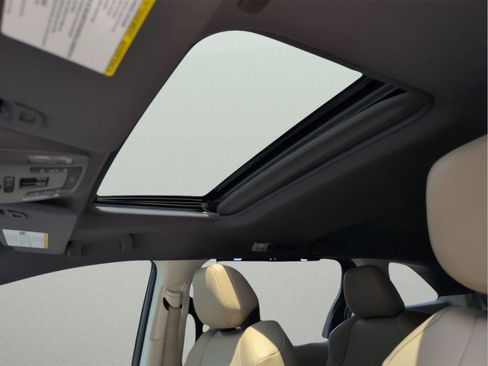 Used 2024 Toyota Sienna XLE FWD image 13