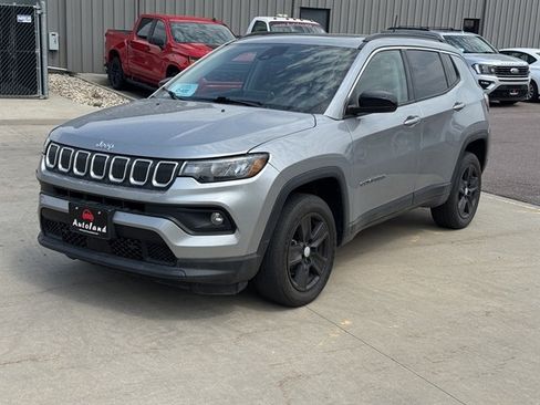 Used 2022 Jeep Compass Latitude w/ Sun and Sound Group AWD/4WD image 2