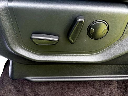 Used 2023 Ford Expedition Max XLT image 11