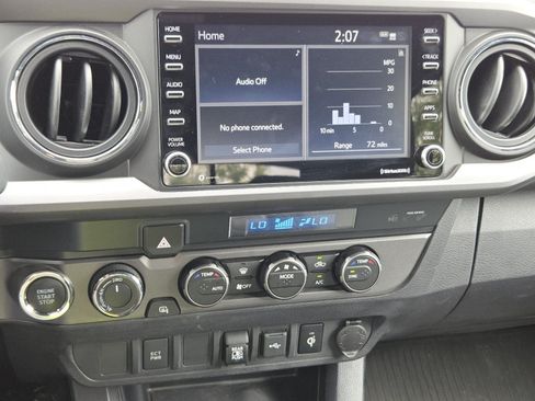 Used 2021 Toyota Tacoma TRD Off-Road AWD/4WD image 34