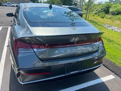 Used 2025 Hyundai Elantra SEL w/ Cargo Package FWD image 3