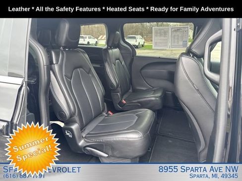Used 2025 Chrysler Pacifica Select FWD image 27