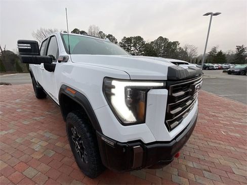 Used 2024 GMC Sierra 2500 AT4X image 25