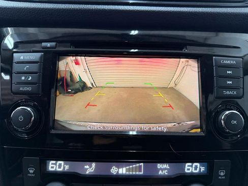 Used 2018 Nissan Rogue SV image 22