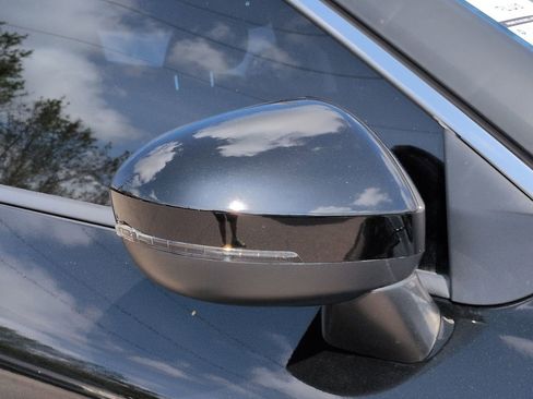 Used 2023 Nissan Rogue SV FWD image 12