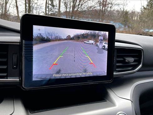 Used 2022 Ford Explorer XLT w/ Equipment Group 202A image 14